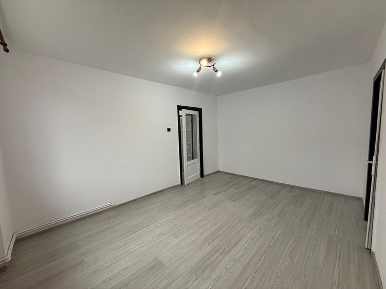 Apartament cu 2 camere semidecomandat în Centru Vechi