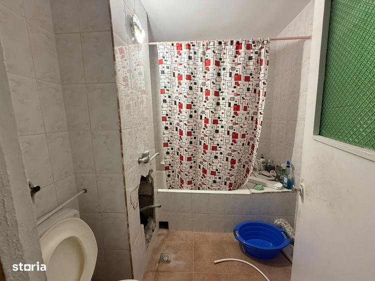 Apartament cu 4 camere decomandat în Exterior Vest