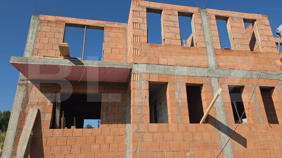 Casă individuală cu 4 camere cu Canalizare în Ipotești