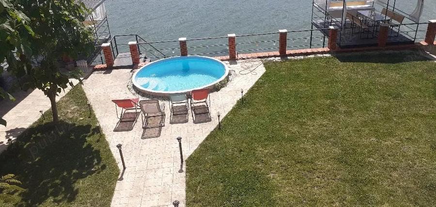Casă cu 10 camere cu Teren 1100 Mp în Dubova