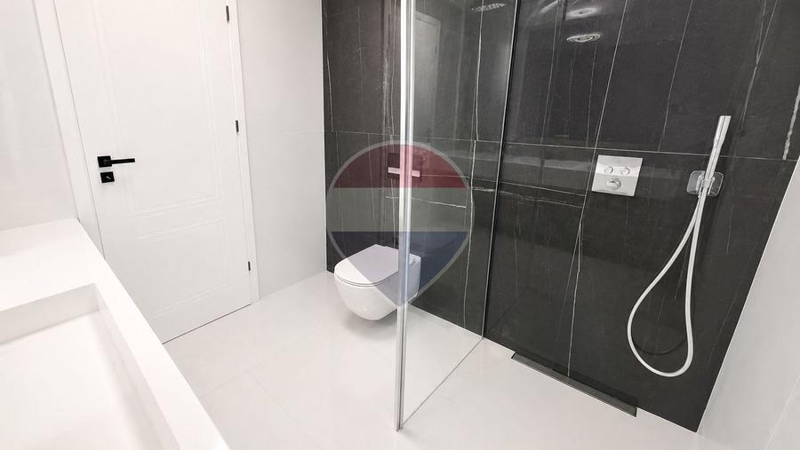 Duplex cu 13 camere cu Teren 240 Mp în Cioplea