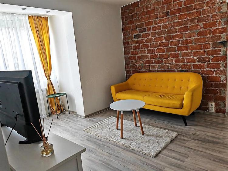 Apartament cu 2 camere decomandat în P-ța Universității