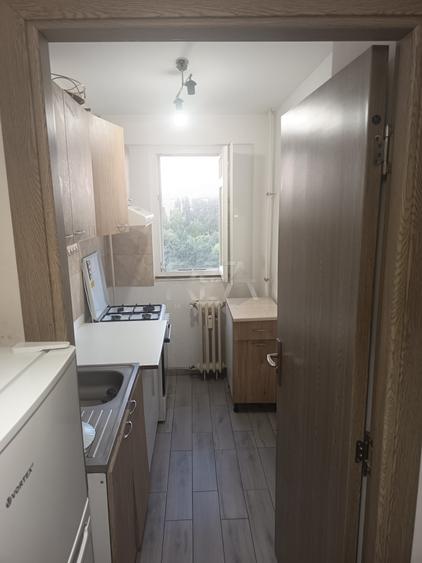Apartament cu 2 camere semidecomandat, mobilat în Berceni