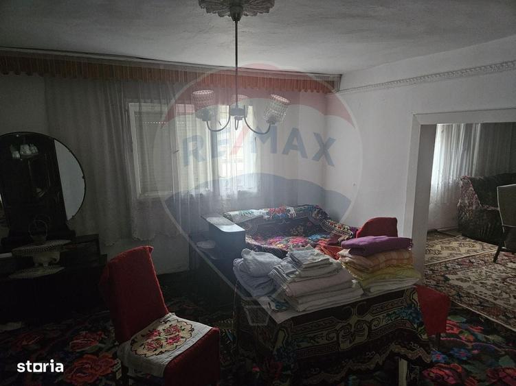 Casă cu 4 camere în Prislop
