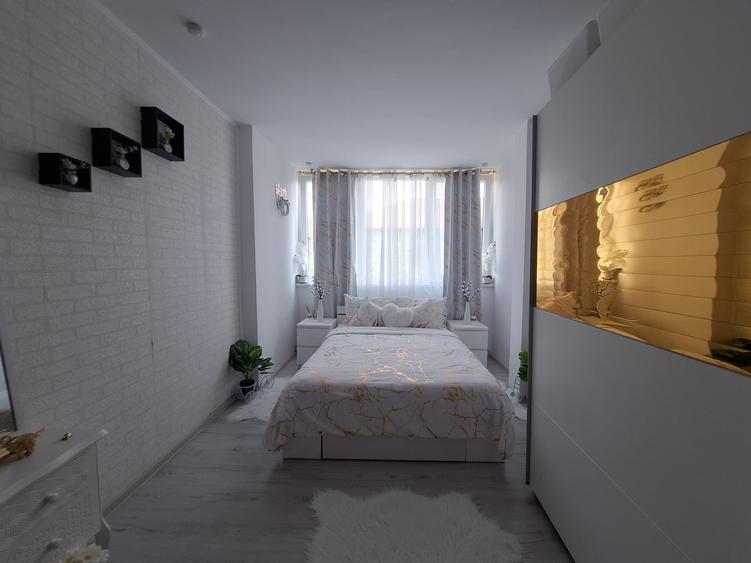 Apartament cu 3 camere semidecomandat, mobilat în Girocului