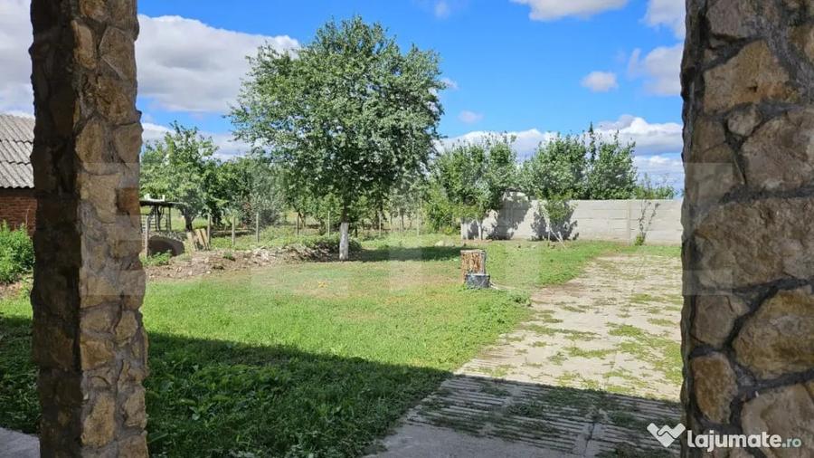 Casă cu 5 camere cu Teren 1000 Mp în Vetiș