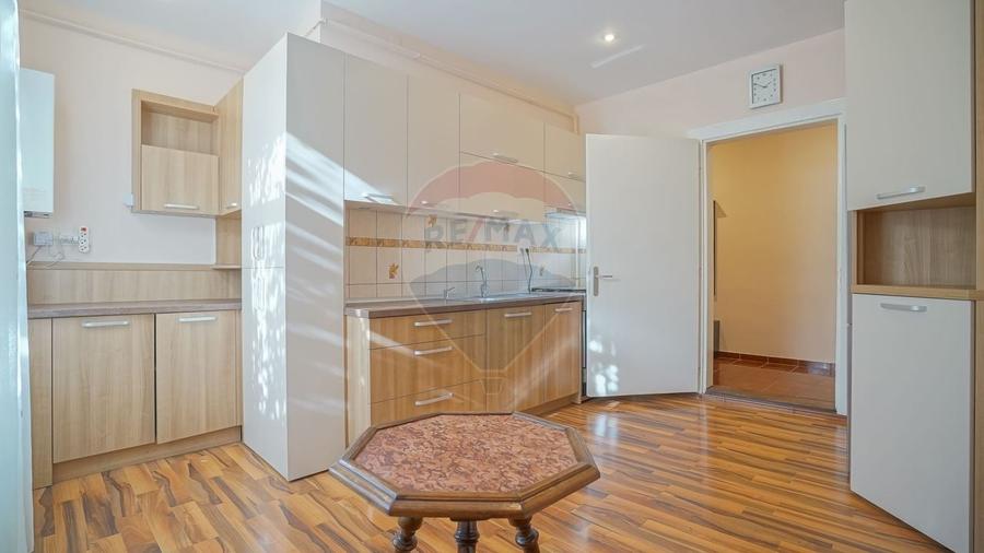 Apartament cu 3 camere semidecomandat, mobilat în Cetatea