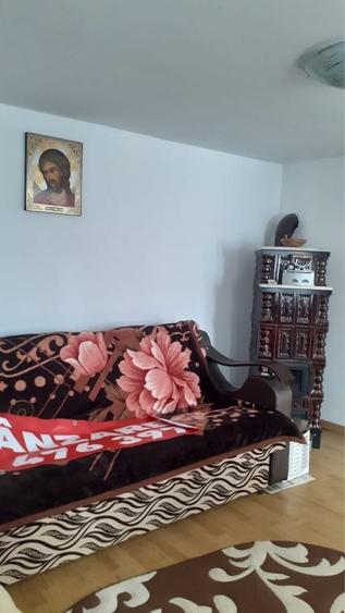 Casă cu 2 camere în Pietroasele