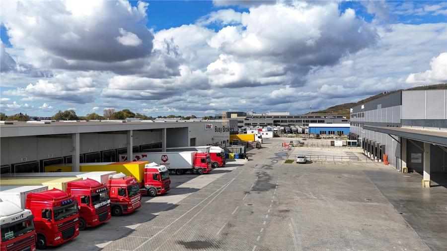 Spațiu industrial, de 3,200 mp, în Est