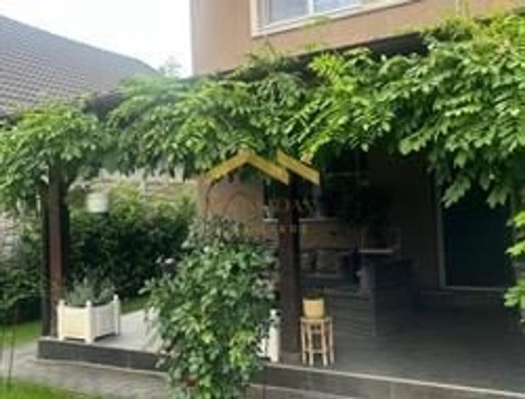 Casă individuală cu 4 camere cu Canalizare în Utvin