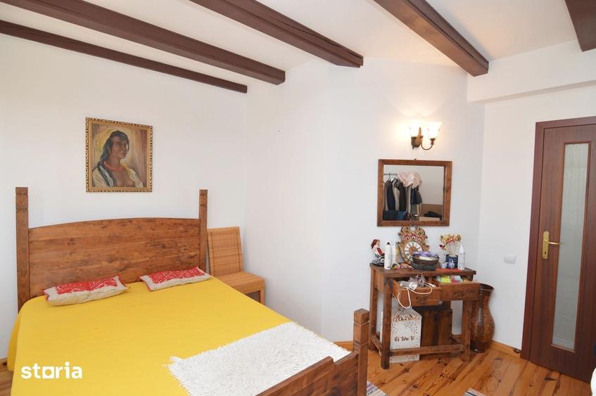 Casă cu 6 camere cu Teren 1081 Mp în Central