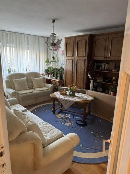 Apartament cu 3 camere decomandat, mobilat în Freidorf
