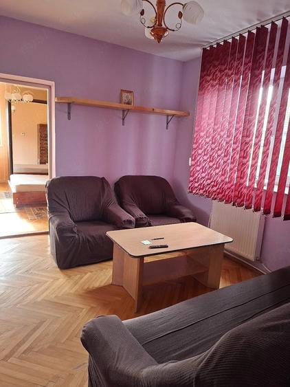 Apartament cu 3 camere semidecomandat în Calea Turzii