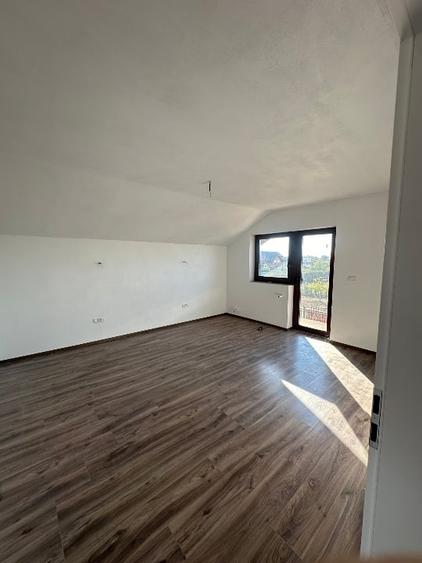 Casă individuală cu 4 camere cu Teren 1090 Mp în Fântânele