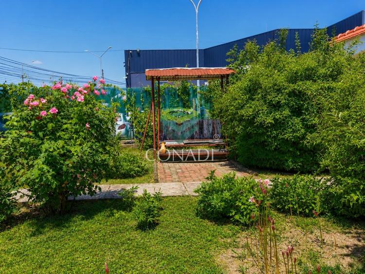 Casă individuală cu 7 camere cu Canalizare în Central