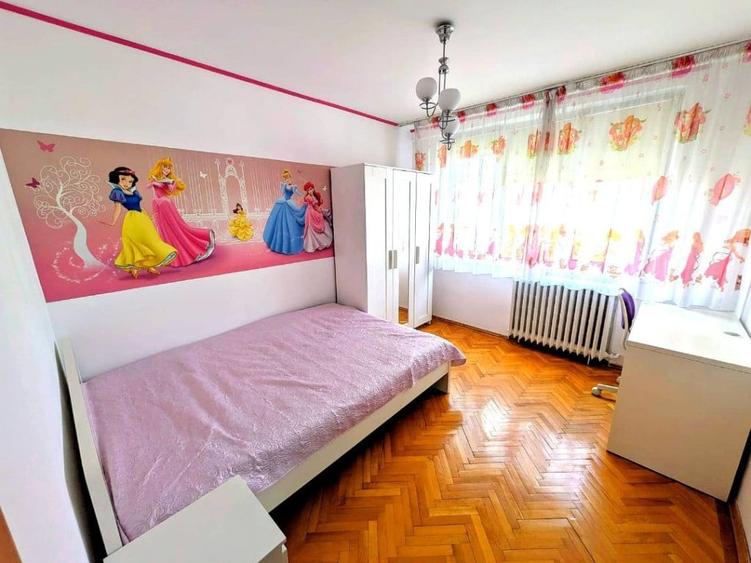 Apartament cu 4 camere decomandat în Berceni