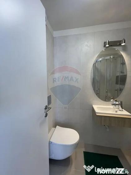 Apartament cu 3 camere semidecomandat în Central