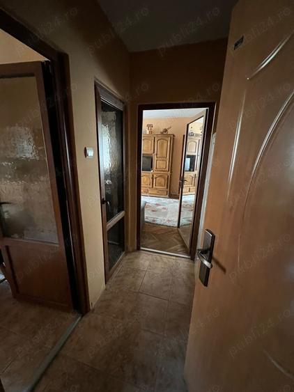 Apartament cu 4 camere semidecomandat în Motru