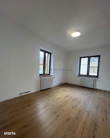 Casă cu 4 camere cu Teren 1300 Mp în Central