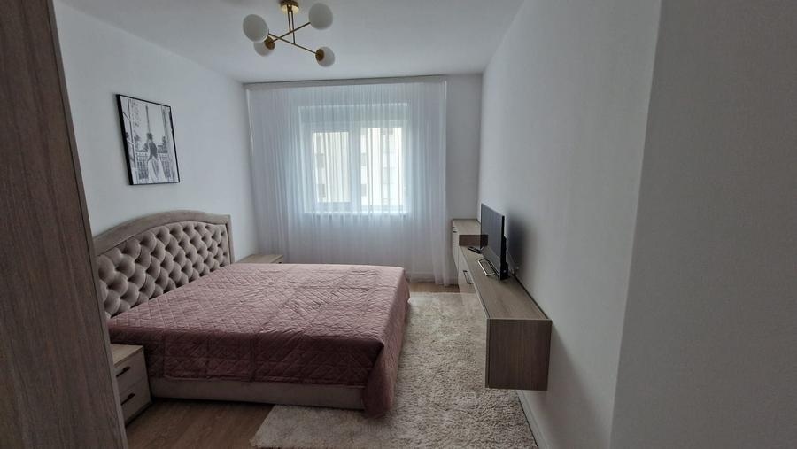 Apartament cu 2 camere semidecomandat, mobilat în Exterior Vest