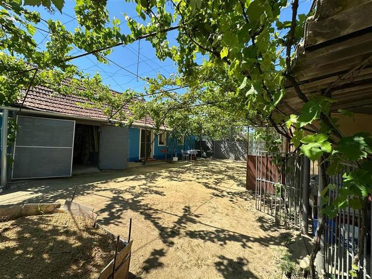 Casă individuală cu 2 camere cu Teren 1501 Mp în Birda