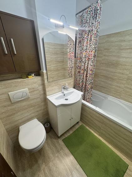 Apartament cu 3 camere decomandat, mobilat în Tei