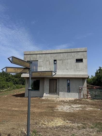 Casă cu 4 camere în Cârcea