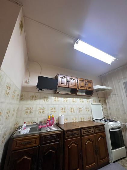 Apartament cu 3 camere semidecomandat în Micălaca