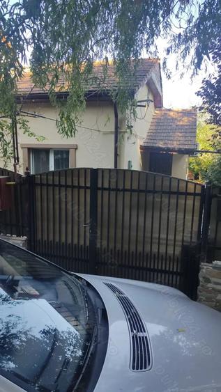 Casă cu 2 camere cu Teren 300 Mp în Central