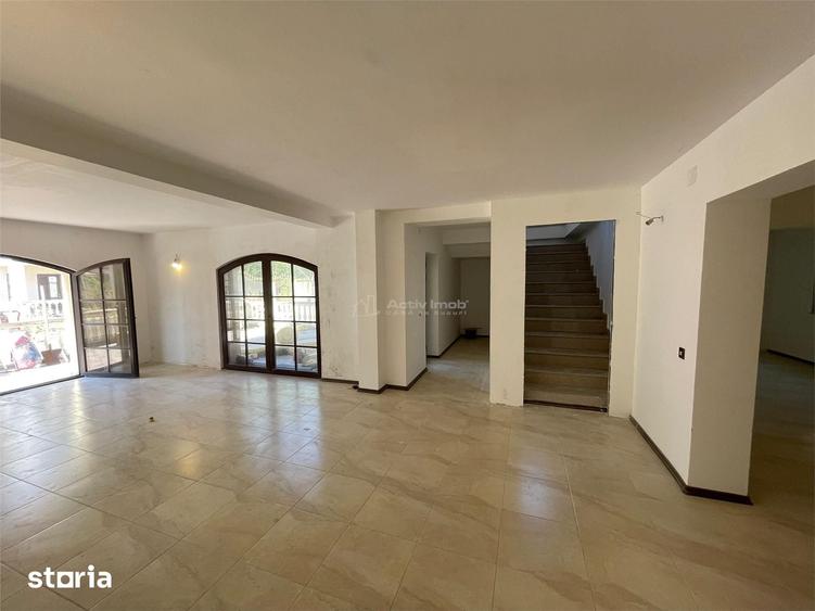 Casă cu 9 camere cu Teren 280 Mp în Corbeanca