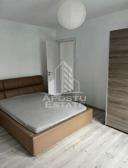 Apartament cu 3 camere semidecomandat, mobilat în Dacia