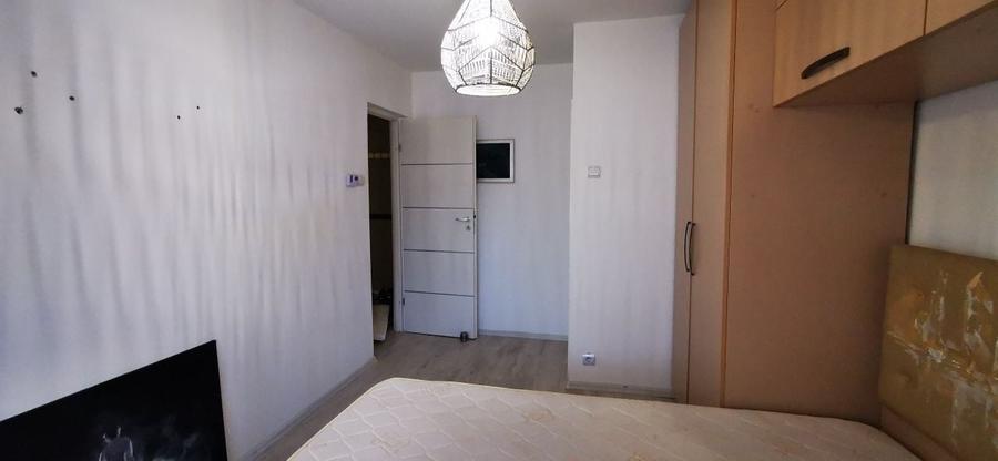 Apartament cu 2 camere decomandat în Tractorul