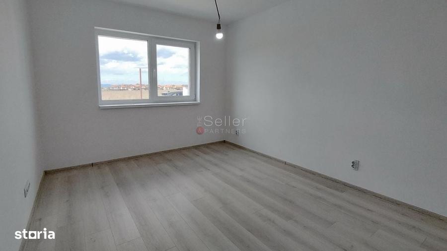 Casă cu 3 camere cu Teren 500 Mp în Noua