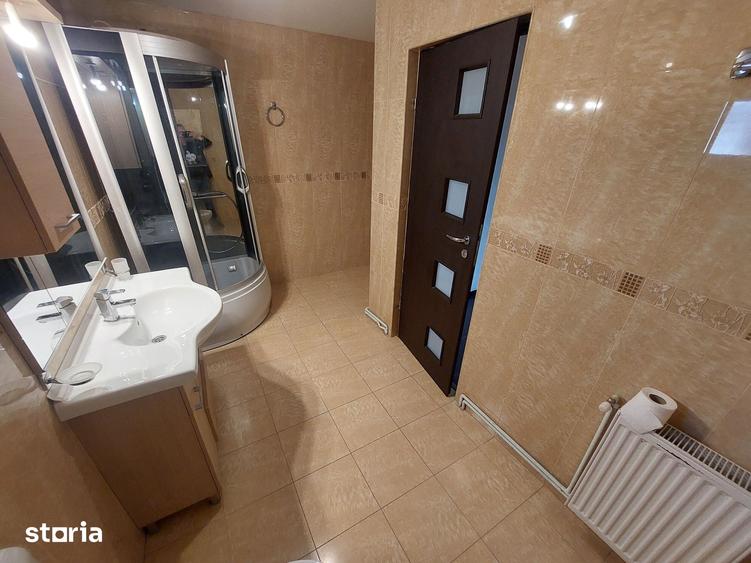 Casă cu 5 camere cu Teren 743 Mp în Central