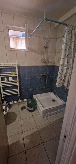 Apartament cu 3 camere semidecomandat, mobilat în Central