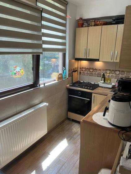 Apartament cu 3 camere decomandat în Roșu
