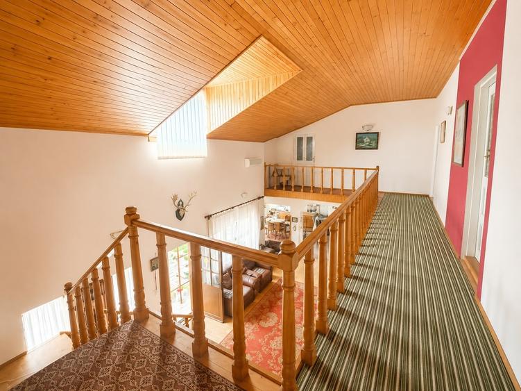 Casă individuală cu 7 camere cu Canalizare în Cantemir