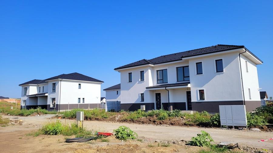 Duplex cu 4 camere cu Canalizare în Șura Mică