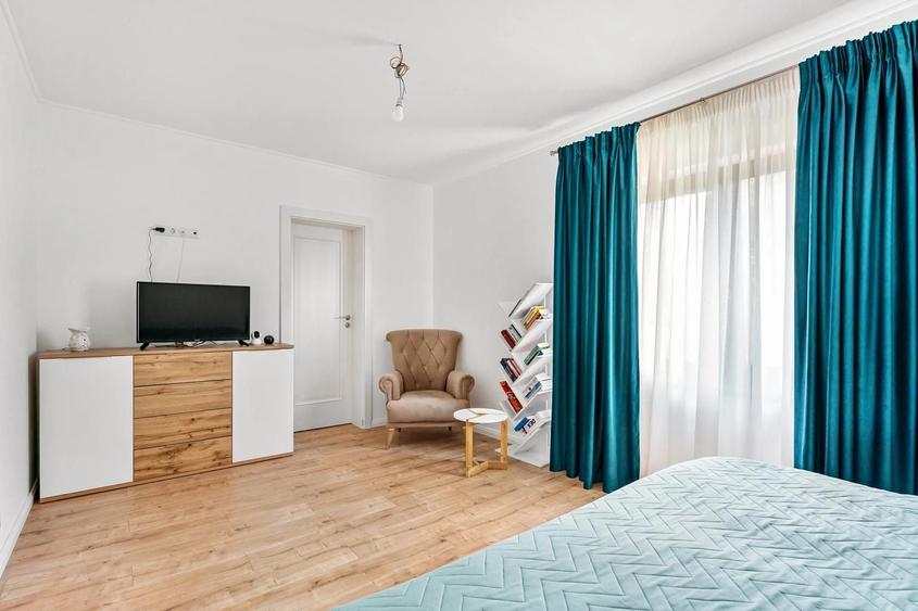 Casă cu 4 camere cu Teren 1000 Mp în Sadu