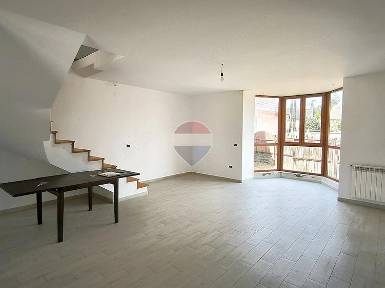 Casă cu 4 camere cu Teren 401 Mp în Hoghilag
