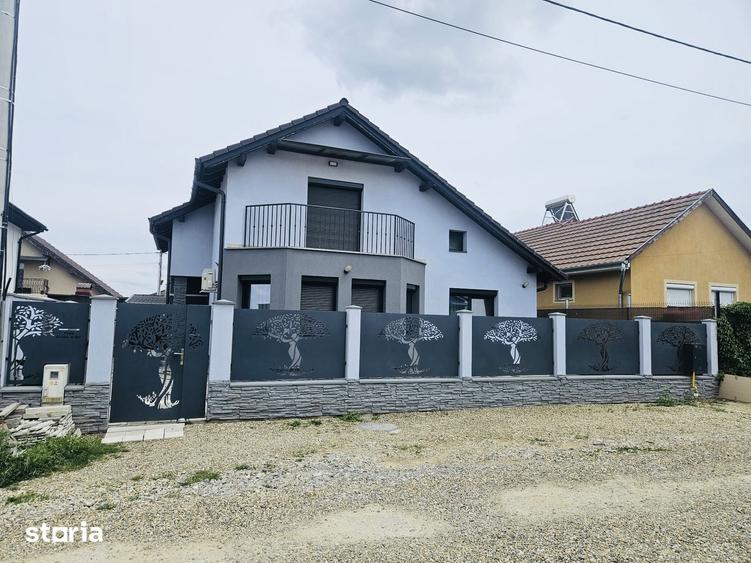 Casa Moderna cu Sistem Fotovoltaic Rontau - 8