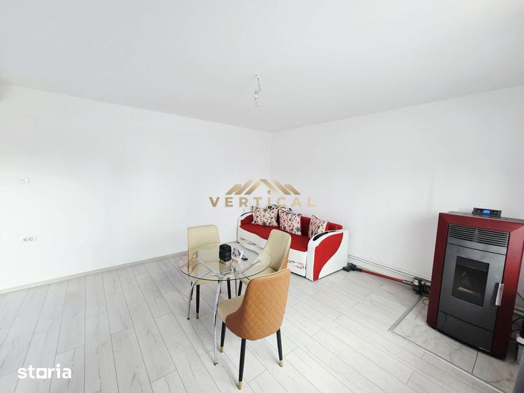 Casă cu 6 camere cu Teren 208 Mp în Vărăști
