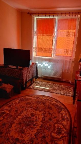 Apartament cu 3 camere decomandat, mobilat în Est