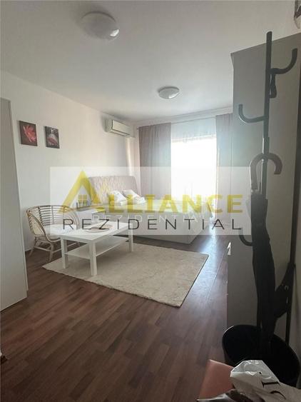 Garsonieră decomandată în Titan