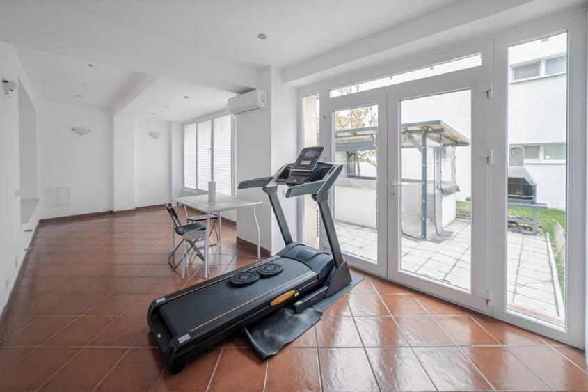 Apartament cu 3 camere semidecomandat, mobilat în Mihai Bravu