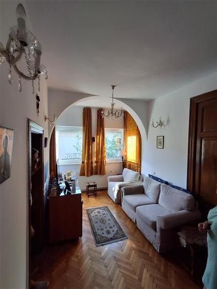 Casă cu 3 camere cu Teren 221 Mp în Central