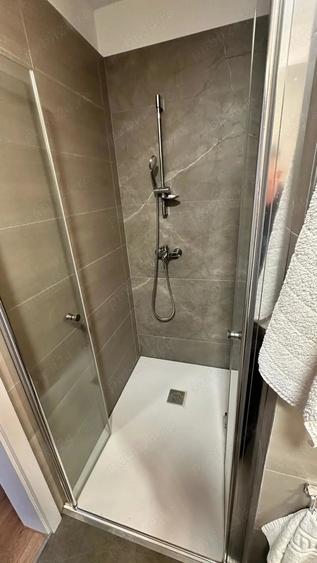 Apartament cu 3 camere decomandat în Badea Cârțan