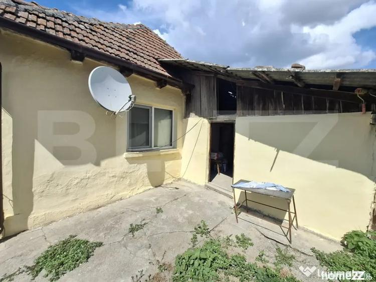 Casă cu 2 camere cu Teren 2880 Mp în Gelu