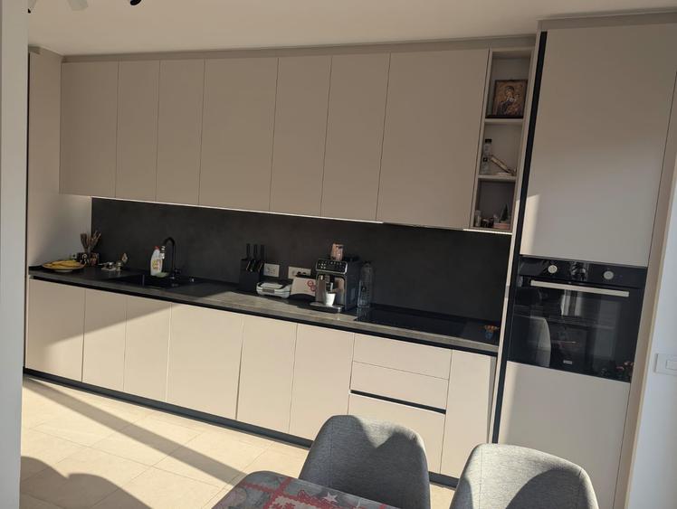 Apartament cu 3 camere decomandat în Jiului
