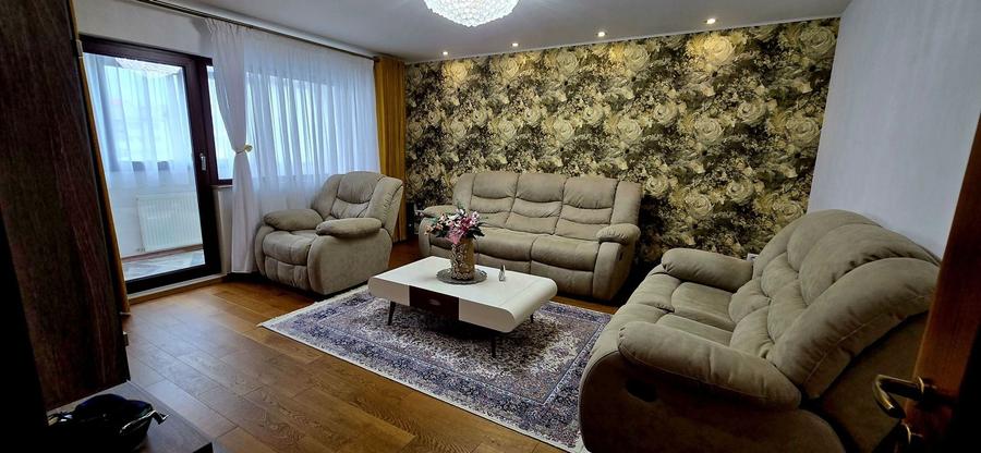 Apartament cu 3 camere decomandat, mobilat în Micro 6